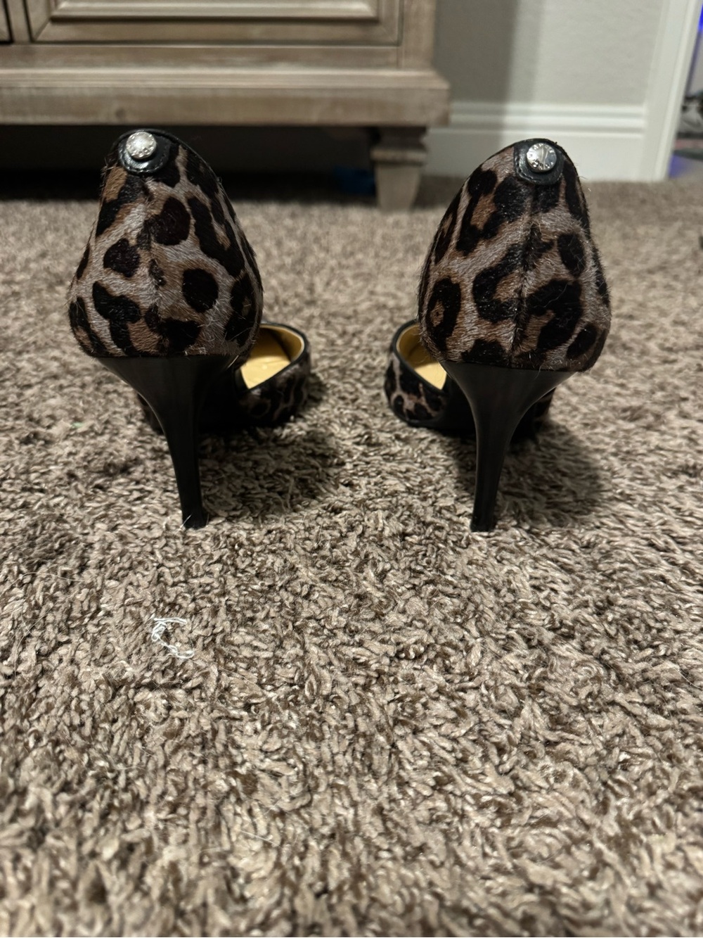 MICHAEL Michael Kors D’Orsay Leopard Print Pointed Toe Pumps - Picture 4 of 5